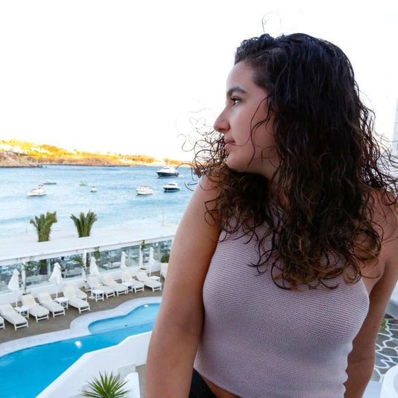 Meet your Posher, Cassandra - Picture 1 of 1